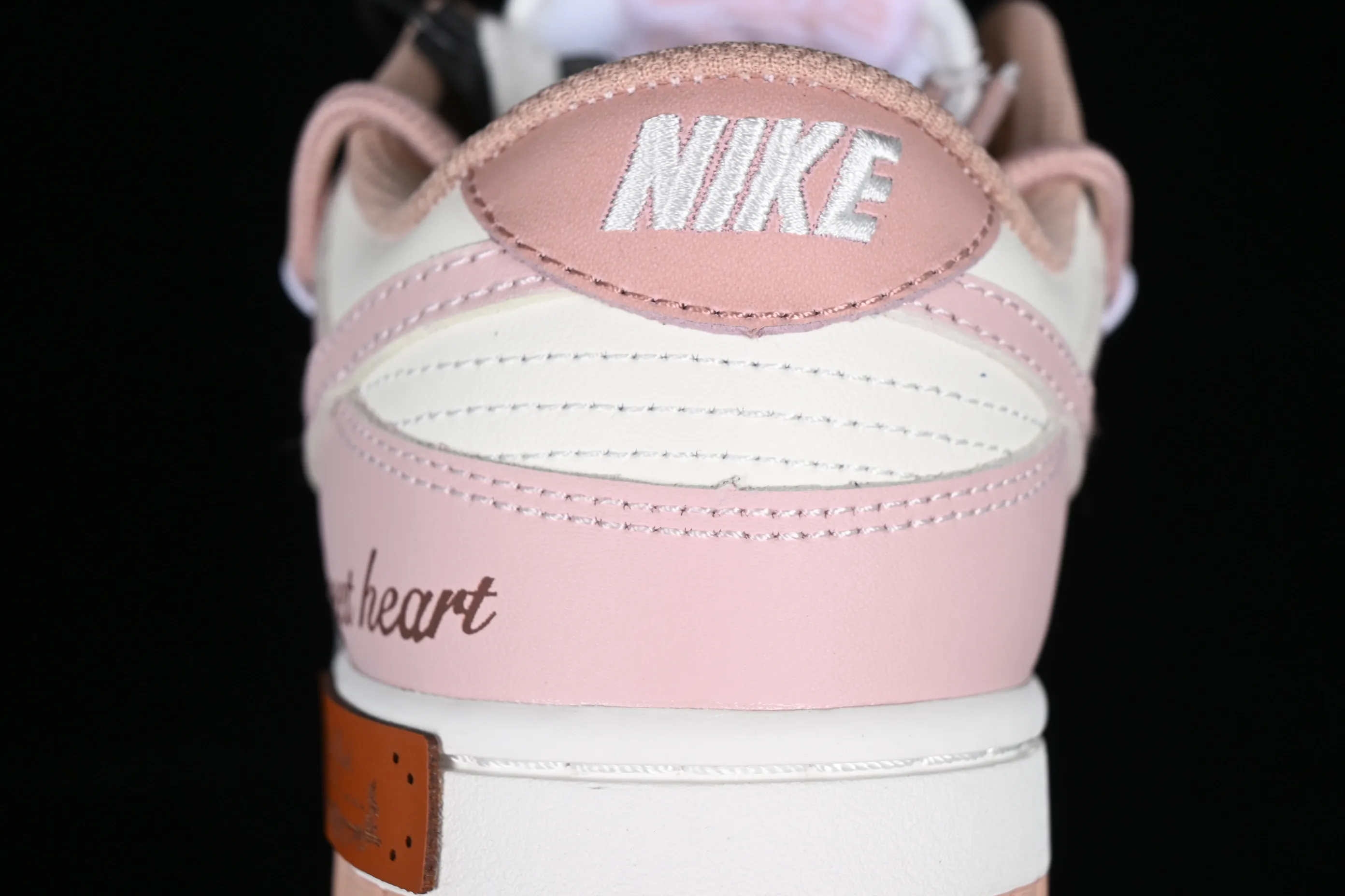 All categories Nk SB Dunk series Nk SB Dunk Low low-top sneakers Nk Dunk Low Spd berry carved rose pink retro sweetheart retro college style SB strap low-top casual sneakers DD1503-118
